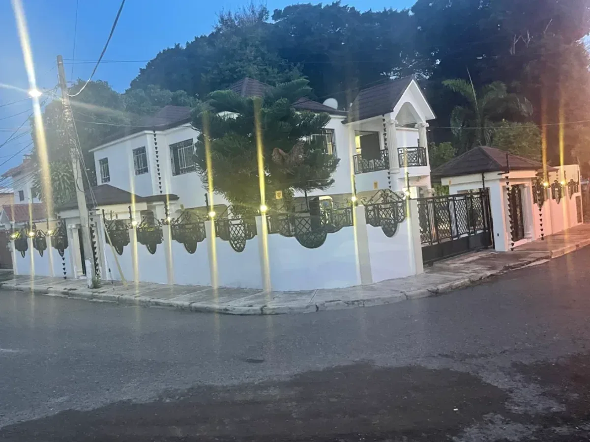 Hermosa Casa en Urb. Henríquez, Área Monumental, Stgo., foto 2