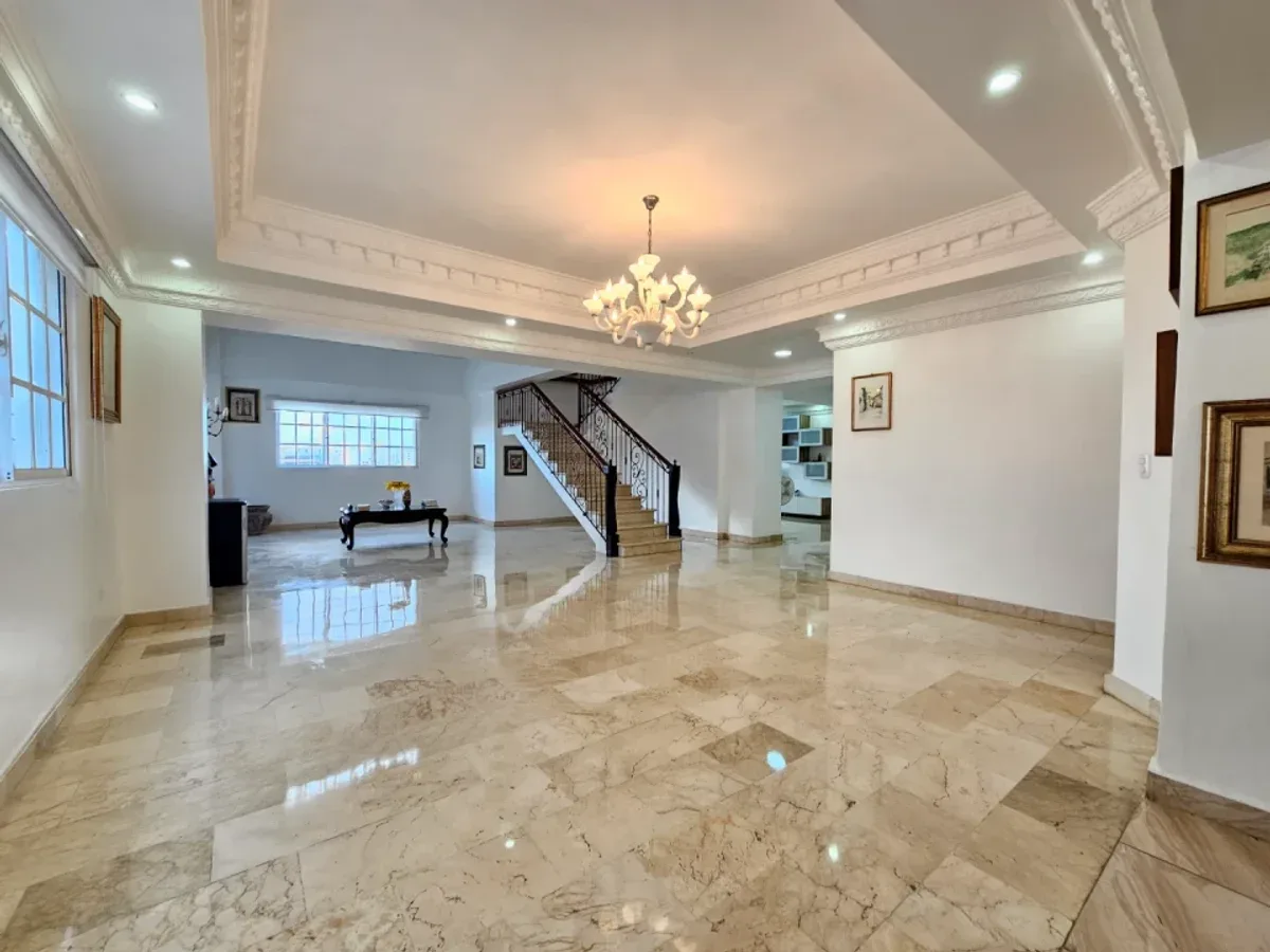 4-Bedroom Penthouse in Bella Vista, photo 2