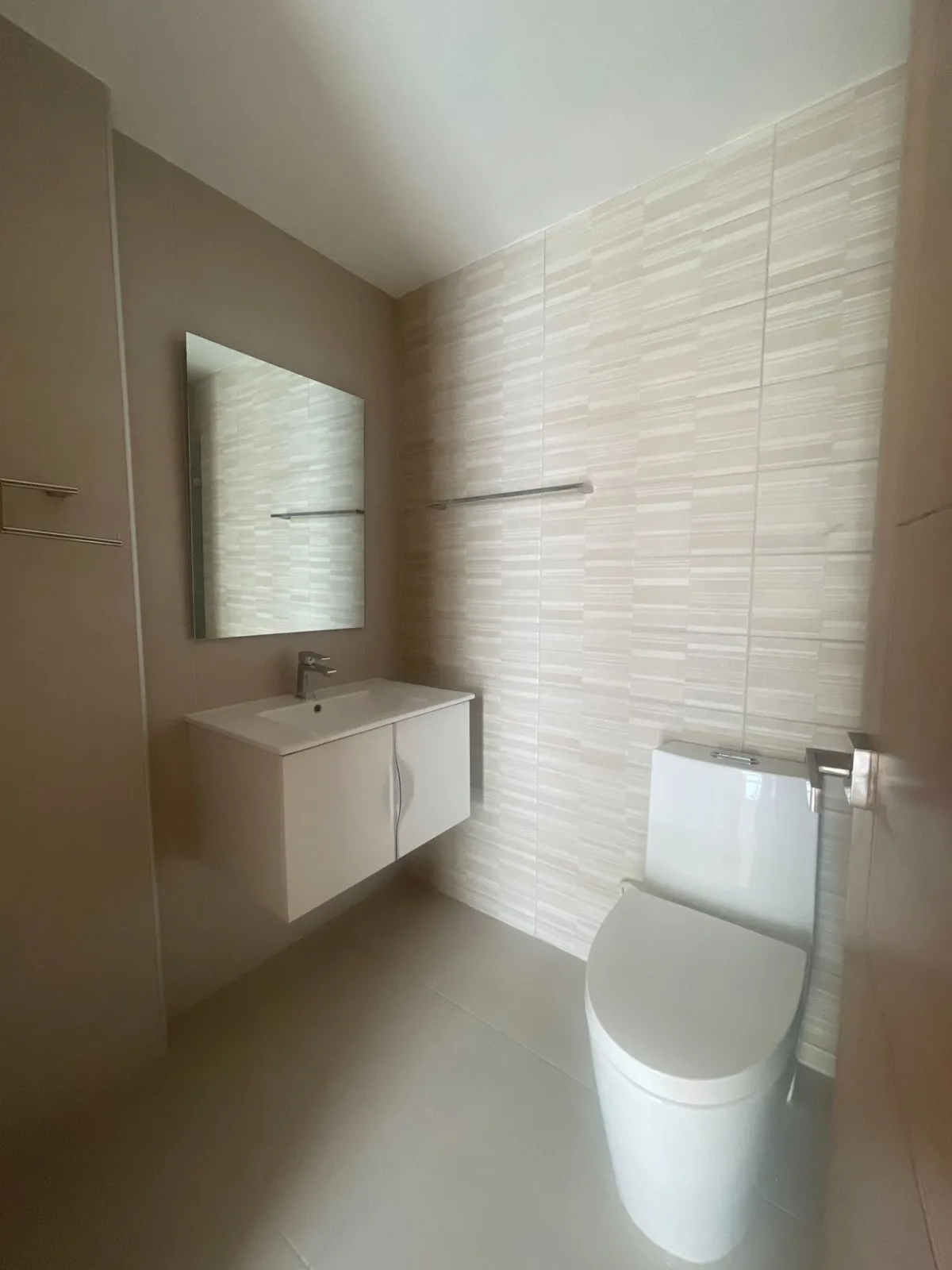 Modern apt in Bella Vista, 2 BR, US$278,702.50, photo 9
