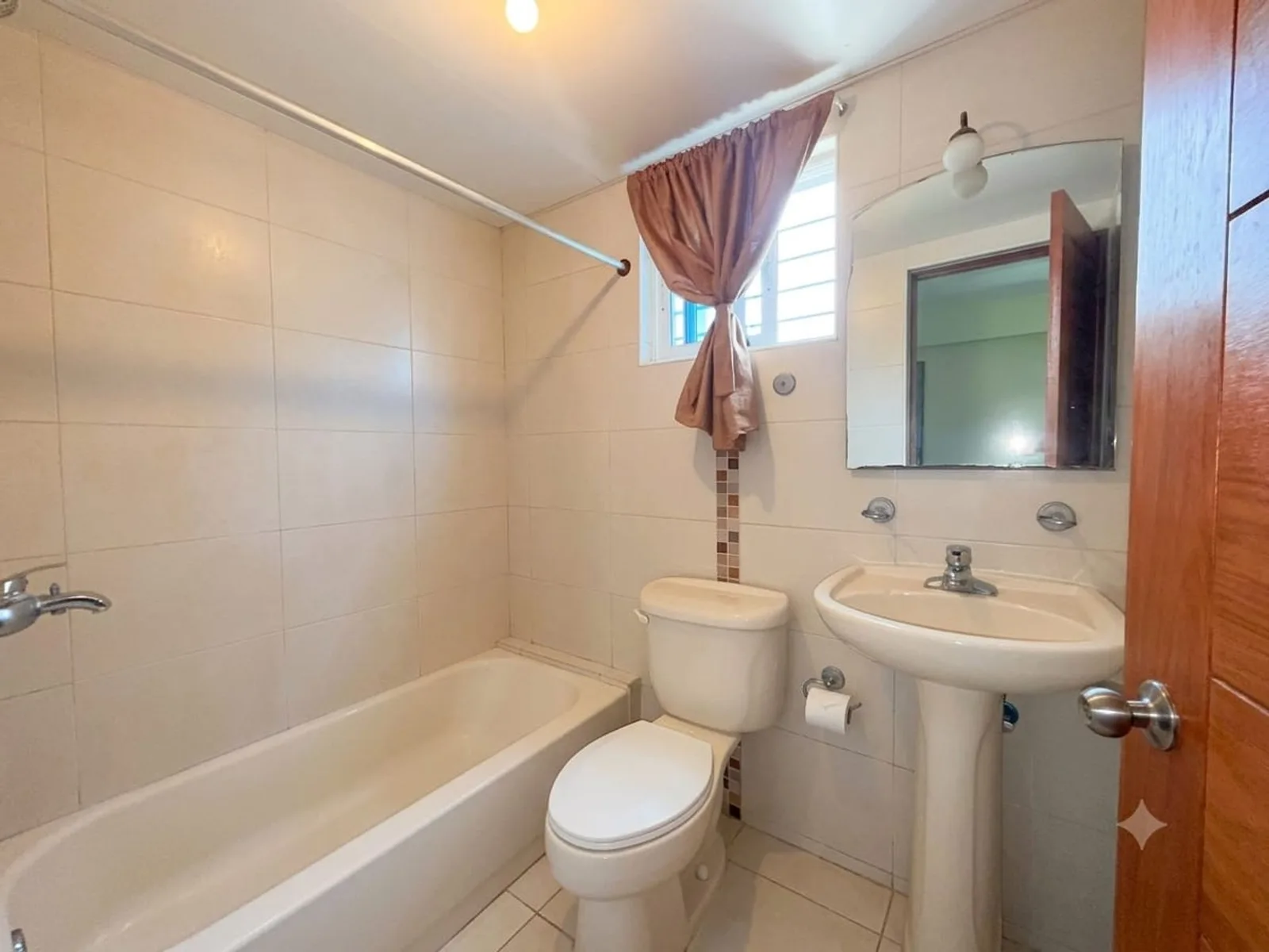 Zum Verkauf: Apartment im 2. Stock mit Terrasse, Foto 3