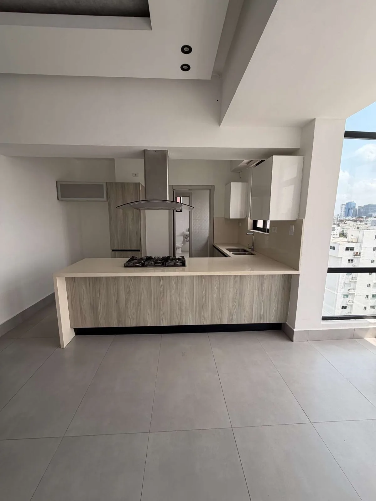 Penthouse, Evaristo Morales, photo 3
