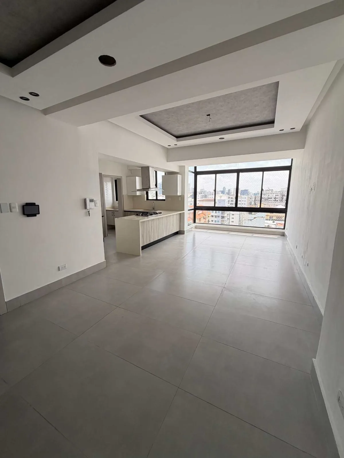 Penthouse, Evaristo Morales, photo 4
