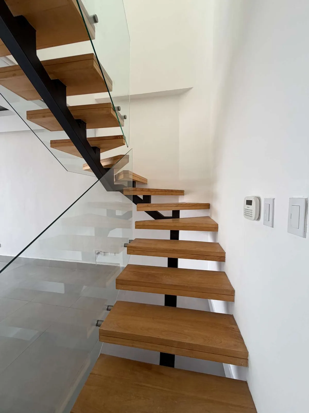 Penthouse, Evaristo Morales, photo 5