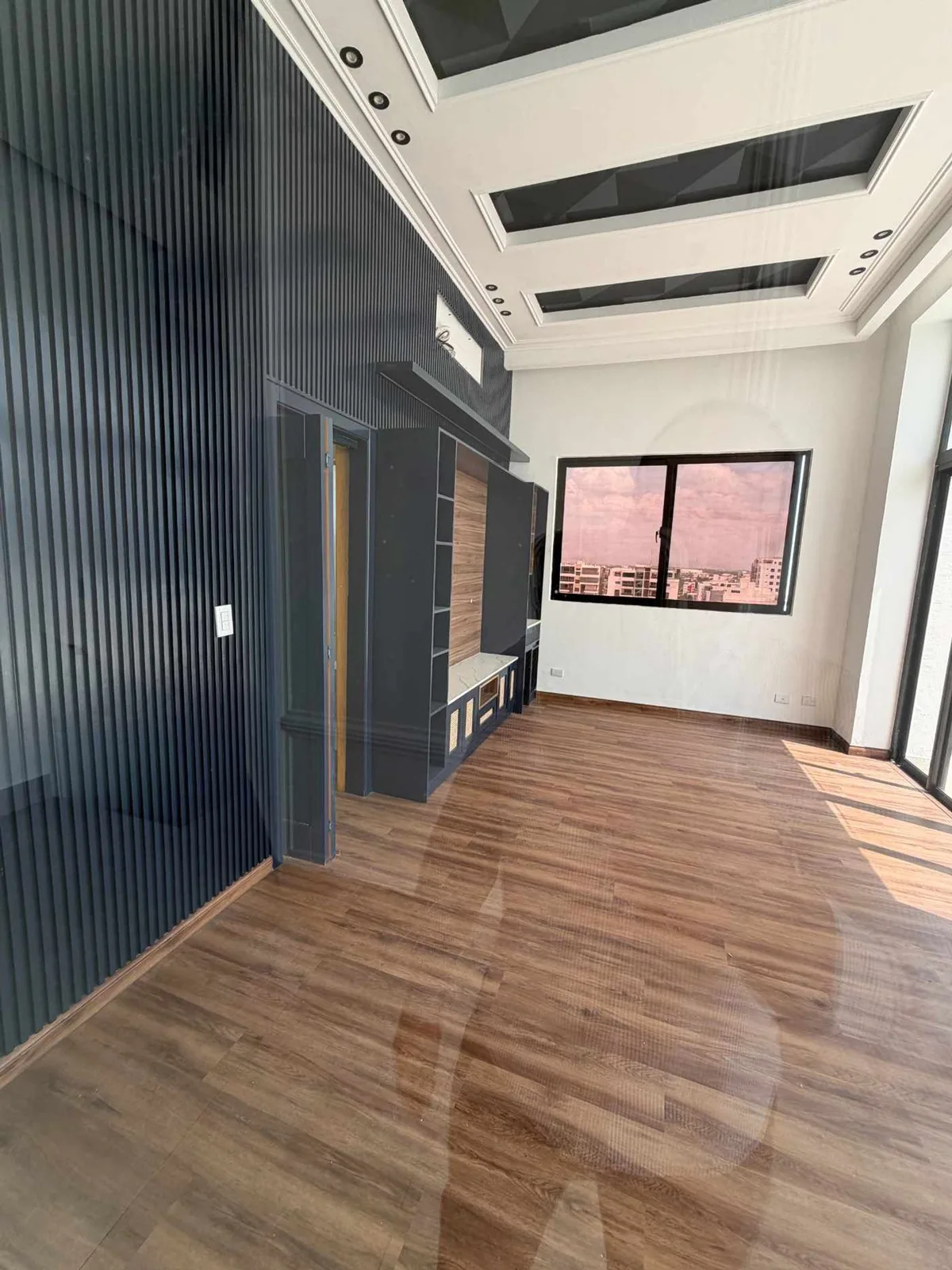 Penthouse, Evaristo Morales, photo 14