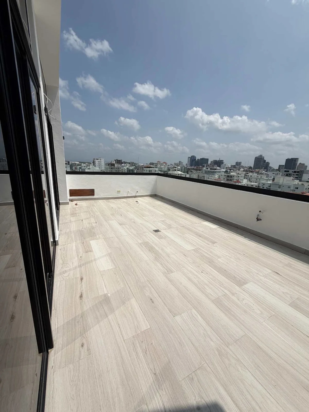 Penthouse, Evaristo Morales, photo 15