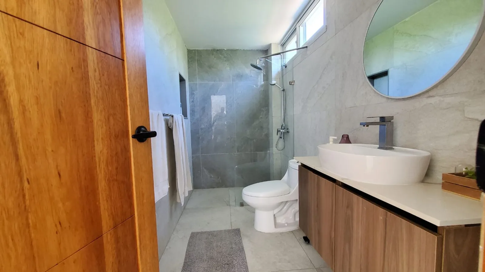 House with Pool for Sale in Metro Country Club, photo 5