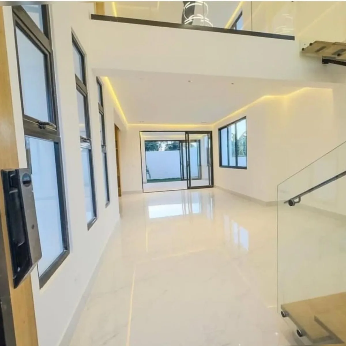 Modern House, spacious and full of natural light, photo 2