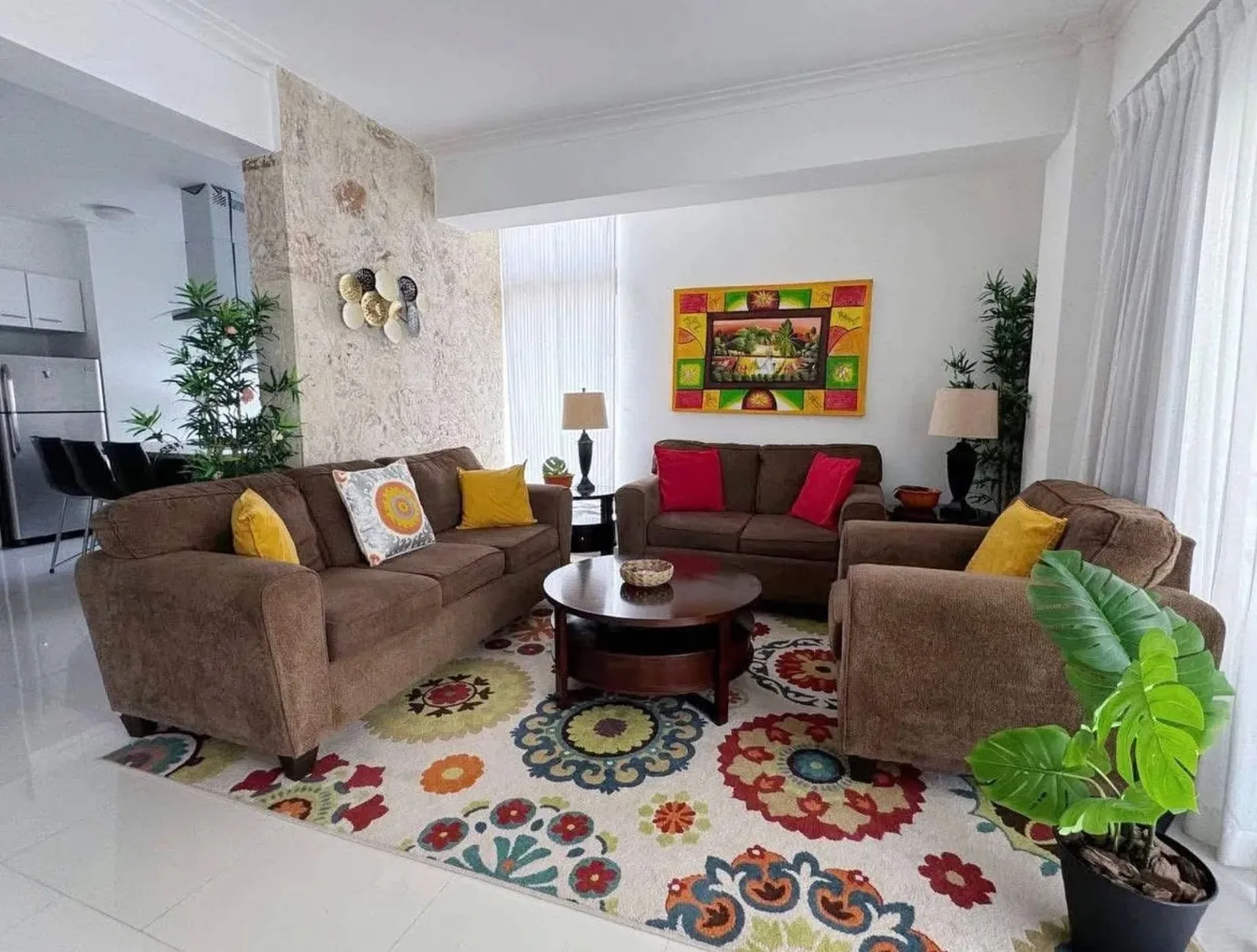 Fully Furnished 2-Bedroom Apartment, photo 2