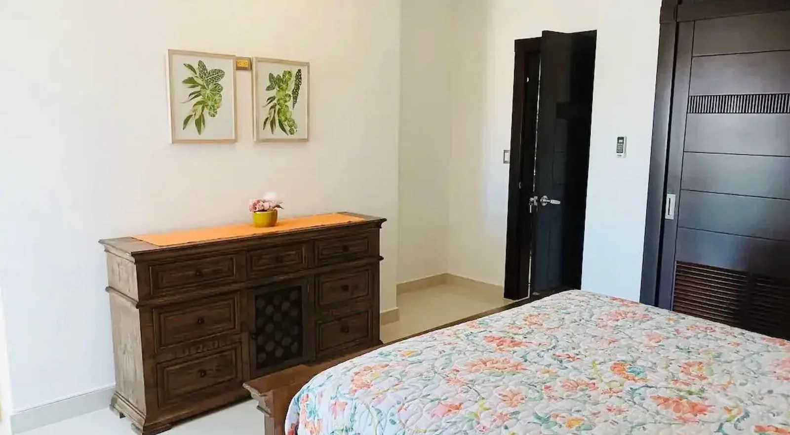 Fully Furnished 2-Bedroom Apartment, photo 3