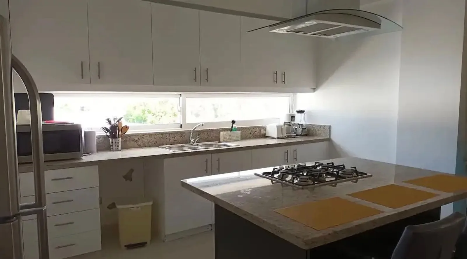 Fully Furnished 2-Bedroom Apartment, photo 11