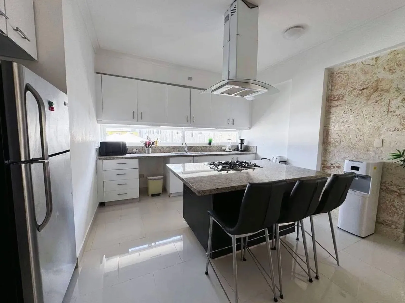 Fully Furnished 2-Bedroom Apartment, photo 14