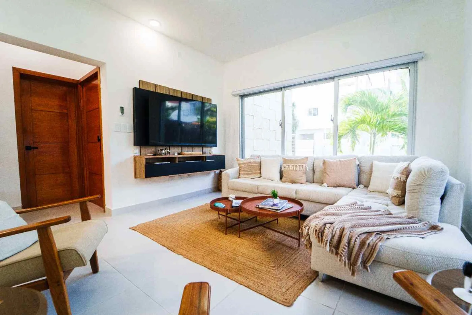 Villa with Pool and Jacuzzi for Sale in La Romana, photo 5