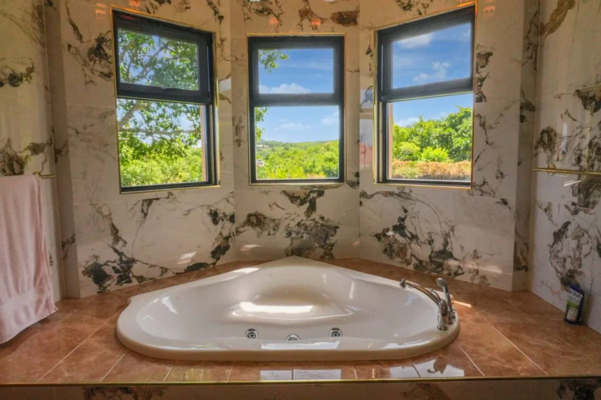 Elegant Newly Renovated Villa in Premium Gated Community, photo 10