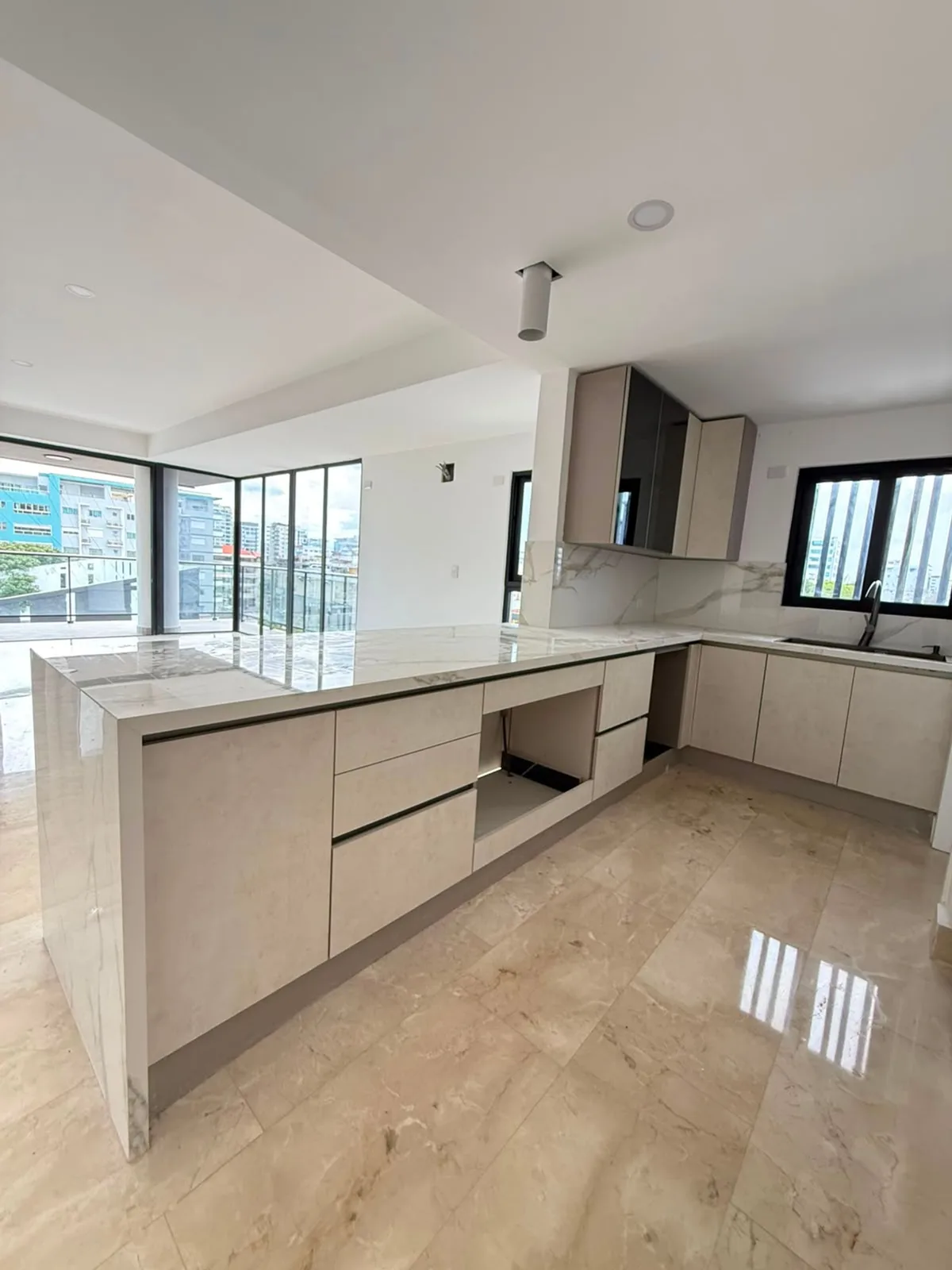 Se vende apto de 3 habitaciones en Mirador Sur, foto 5