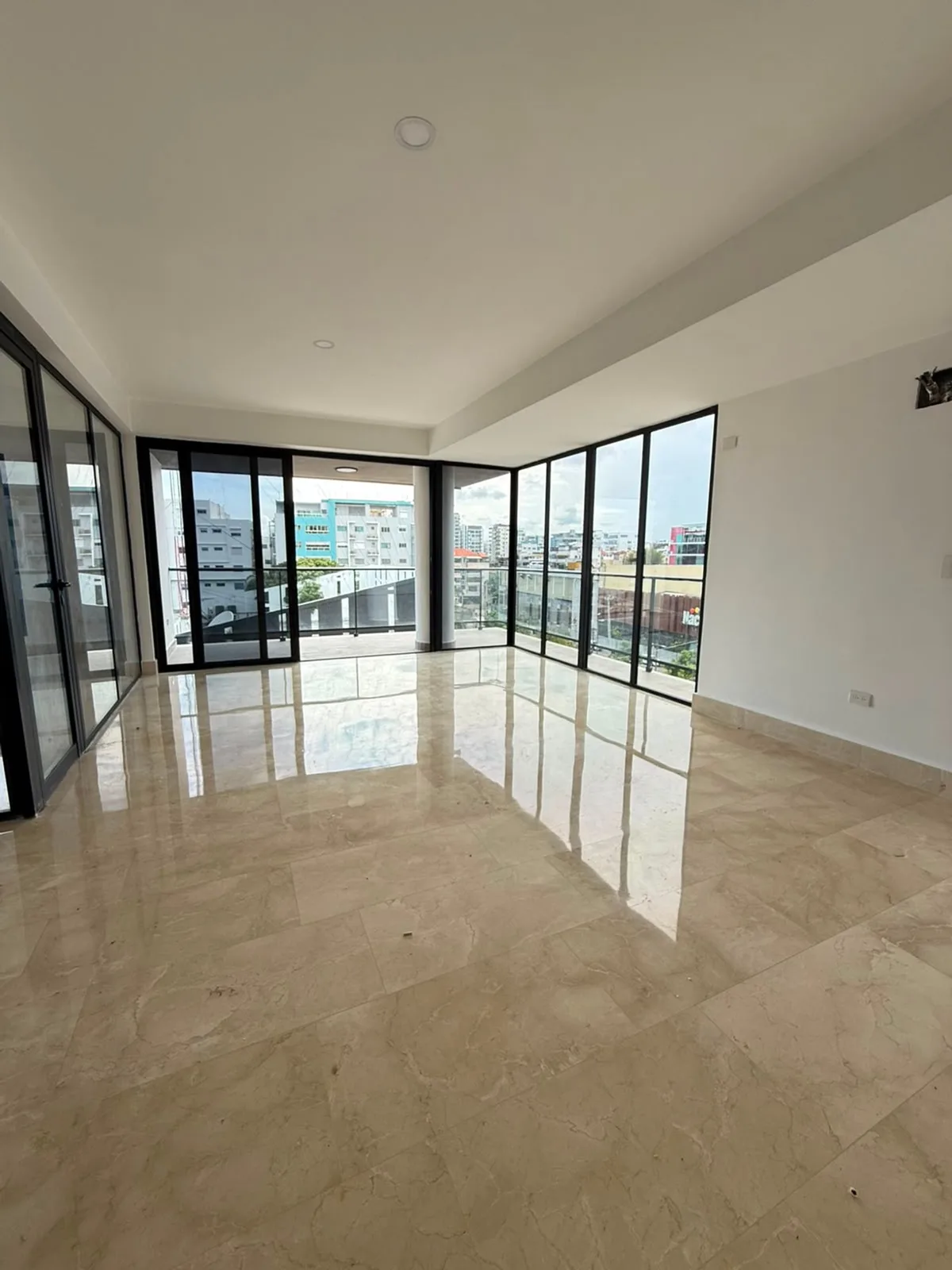 Se vende apto de 3 habitaciones en Mirador Sur, foto 6